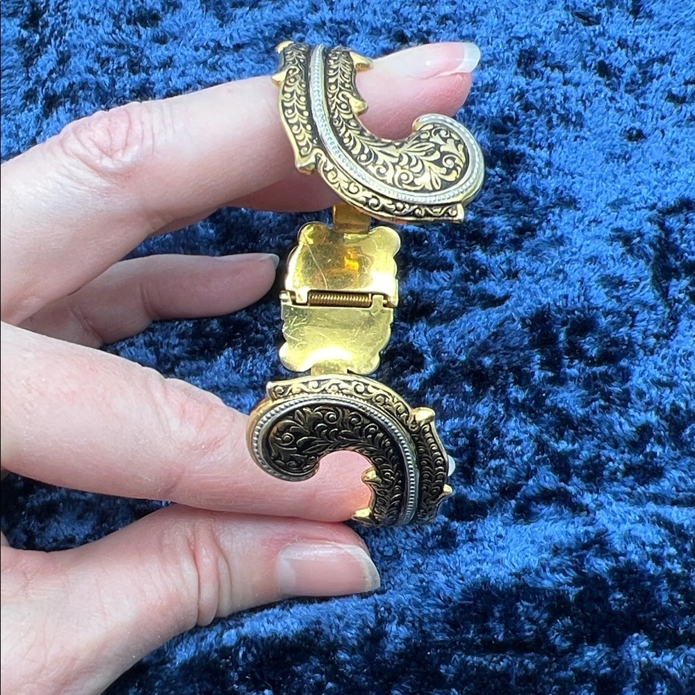 VINTAGE Damascene Crossover Clamper Bracelet • Black & Gold Tone • Ornate Scroll - Picture 5 of 7